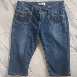 No Boundaries Stretch Zip two Button Fly Denim 5 Pocket w/ Designs Capri Size 13